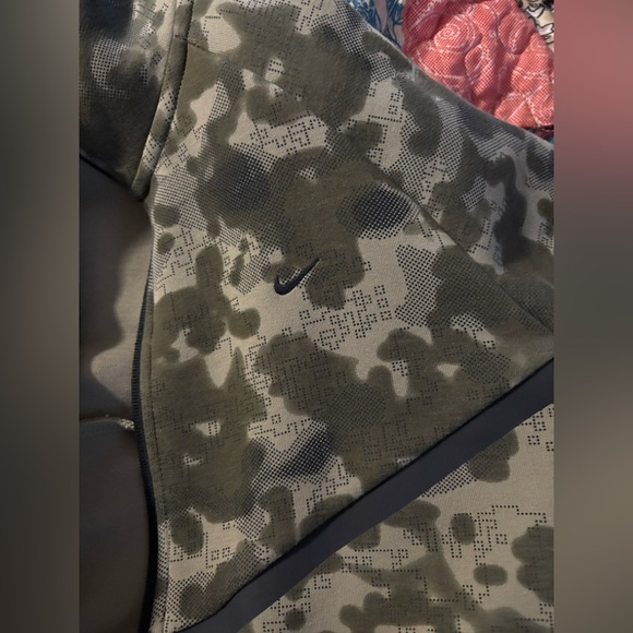 Men's Camouflage Jacket - Picture 2 of 5
